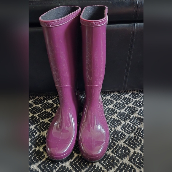 UGG Women's Shaye Rain Boot Maroon Burgundy Purple EUC Size 7 - Picture 7 of 9